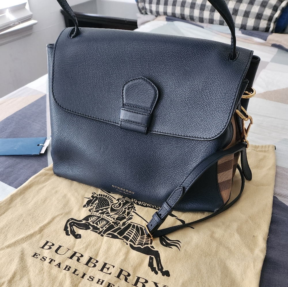 Burberry Camberley medium leather handbag crossbody